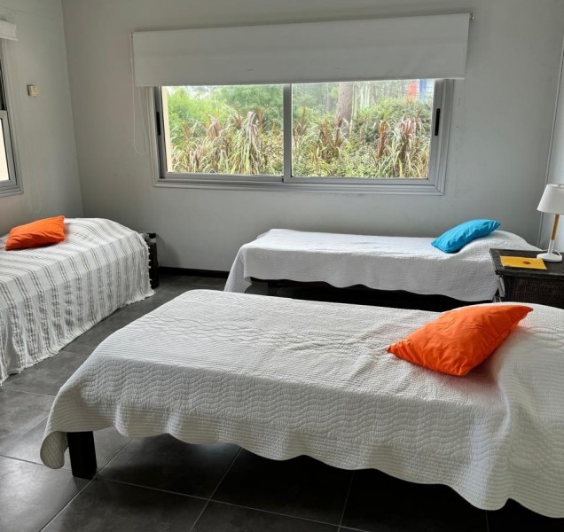 Casa en alquiler sobre Laguna Blanca, La Barra.